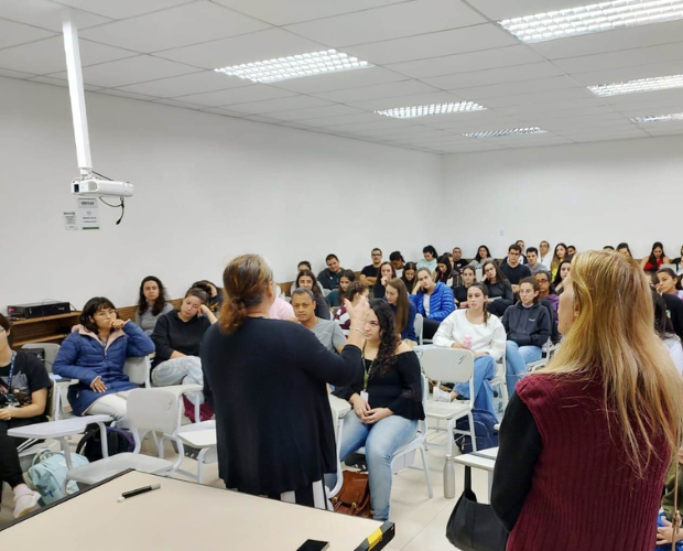 Alunos de Medicina participam de palestra com educadoras do Ciem de Ftima
